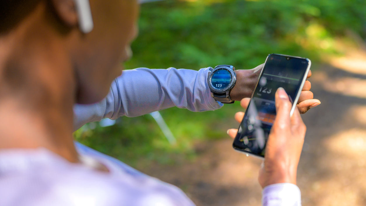 Runner with smart watch and smartphone