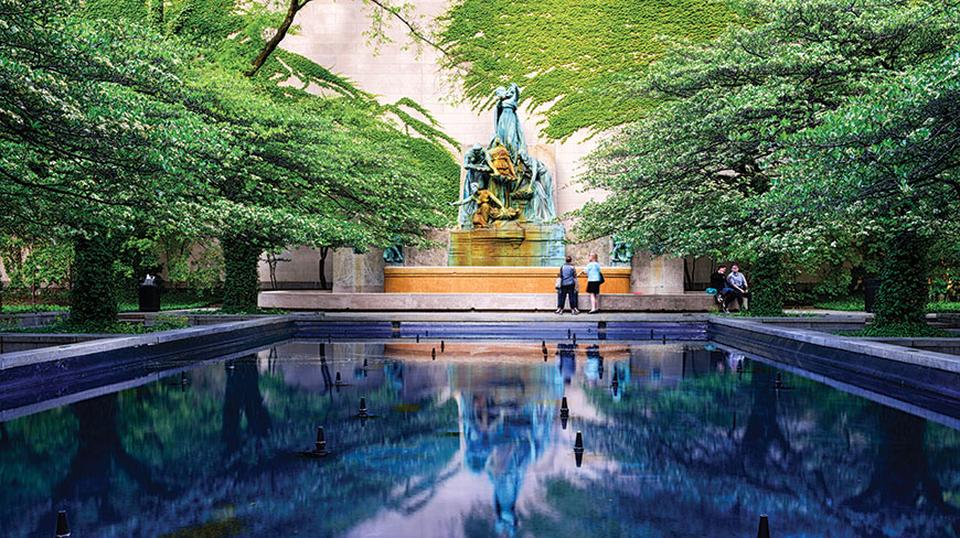 24935-US-IL-Chicago-Art-Institue-Fountain-c.jpg