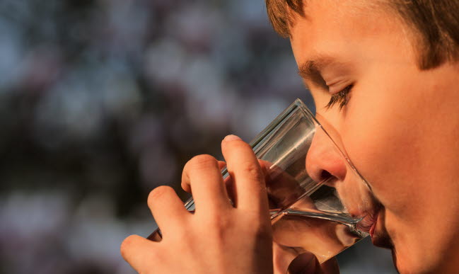 Reducing metal ion leaching into drinking water