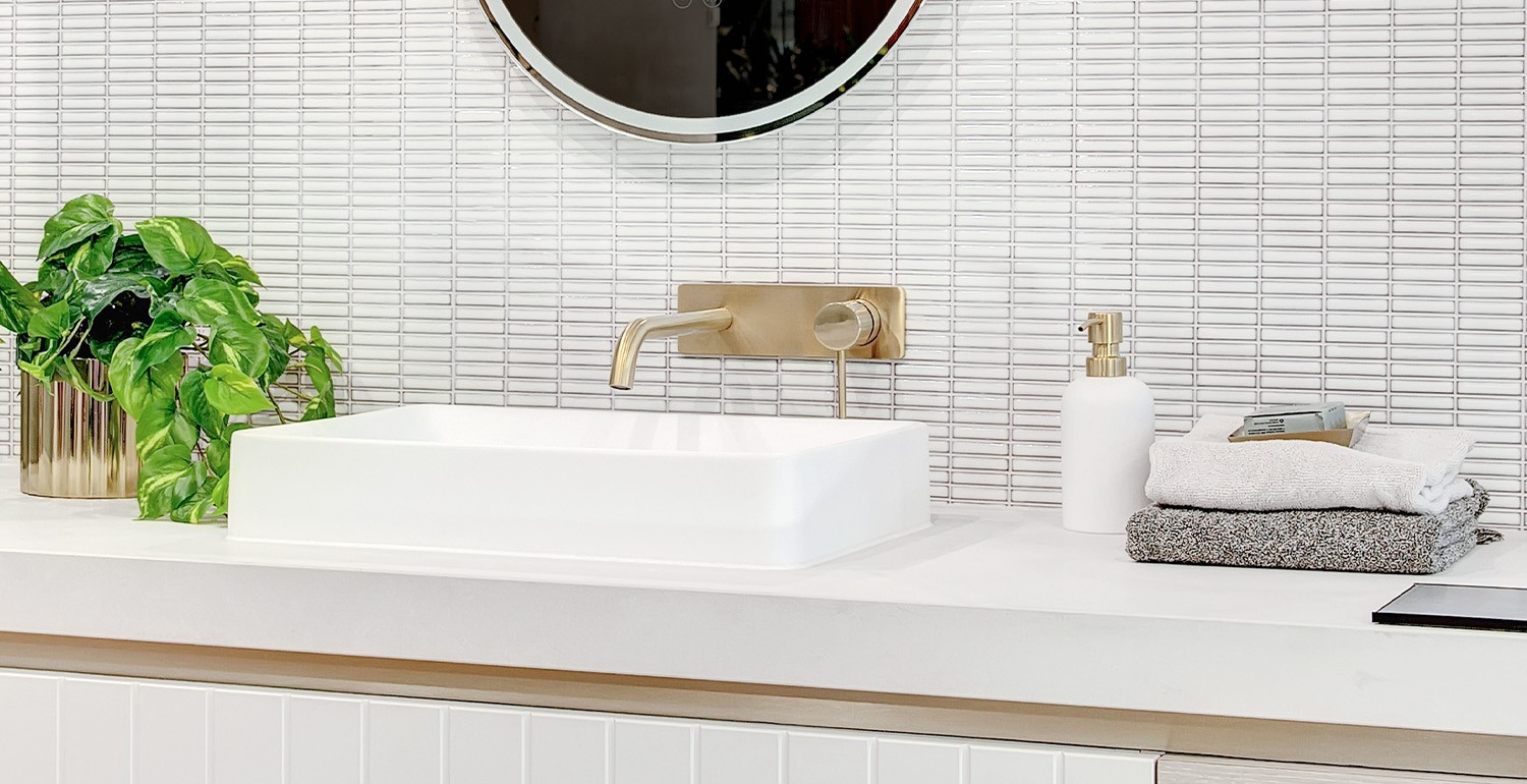 2-Ways-to-Create-a-Hamptons-Bathroom-carlisle-homes1.jpg