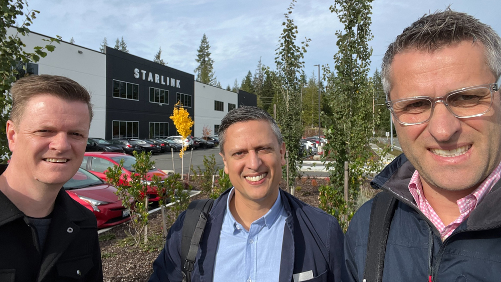 Picture of Former Vocus Chief Executive, Enterprise & Government, Andrew Wildblood and team at Starlink in the USA
