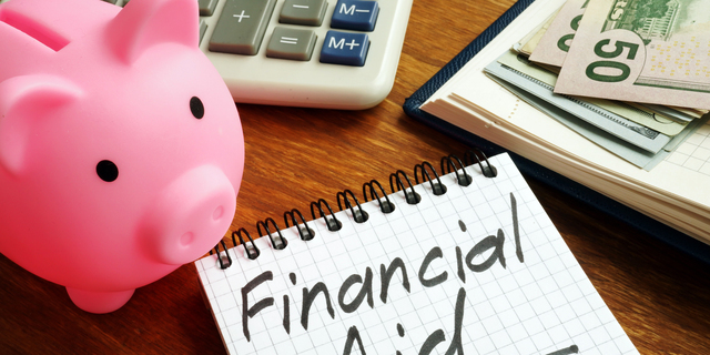 Financial aid sign with money and piggy bank.