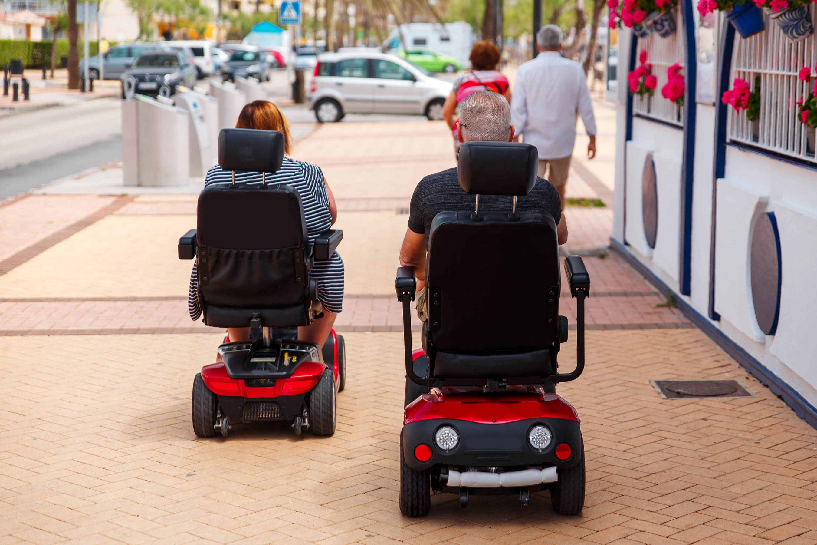 driving-a-powered-wheelchair-in-the-countryside