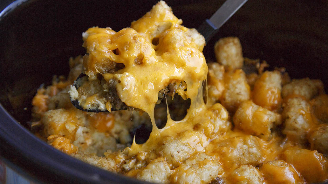 slow cooker breakfast tater tot casserole