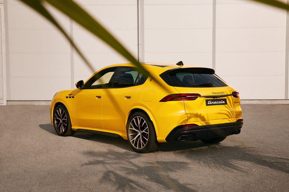 Back of a Yellow Maserati Grecale Trofeo 