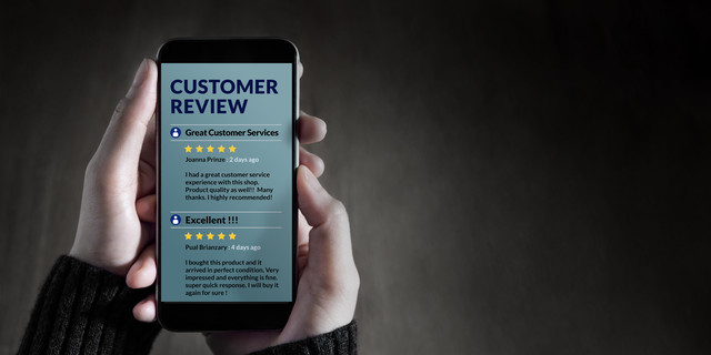 Customer Experience and Online Review Concept. Female holding SmartPhone to Reading Customer Review before Buying Products