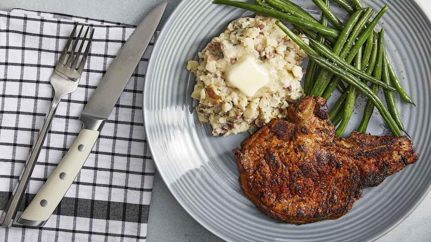 Homestyle Pork Chops with Mashed Potatoes and Green Beans