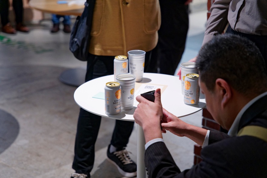 電話する人AI によって生成されたコンテンツは間違っている可能性があります。