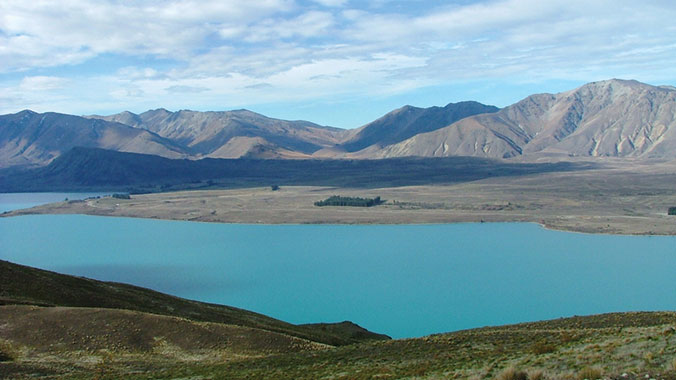 11592-new-zealand-hiking-under-southern-skies-lake-tekapo-c.jpg