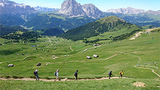 3331-alpine-walking-austria-italy1-smhoz.jpg