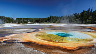 18556-Yellowstone-National-Park-Colter's-Hell-Hot-Spot-caldera-smhoz.jpg