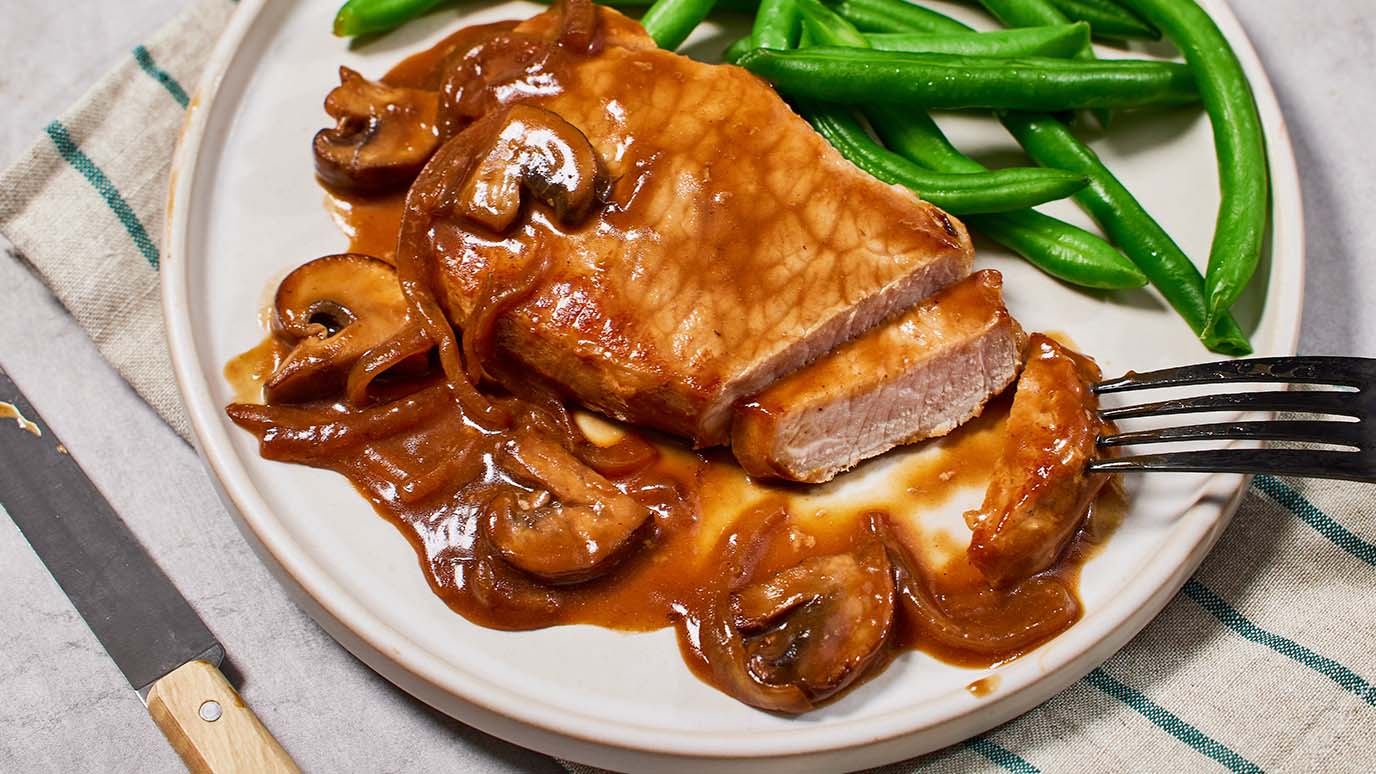 smothered_pork_chops_2505_1376x774.jpg