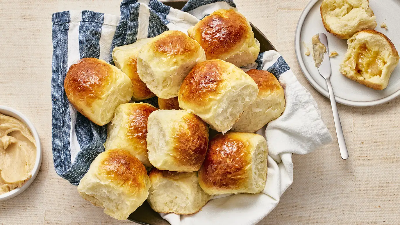 McCormick_Easy_Homemade_Dinner_Rolls_2024_1376x774.webp