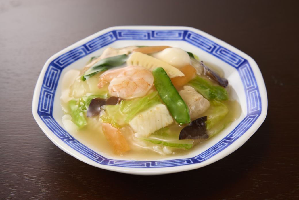 中華丼の写真A（Before）「全体は伝わる。しかし、それぞれの魅力が足りない。」