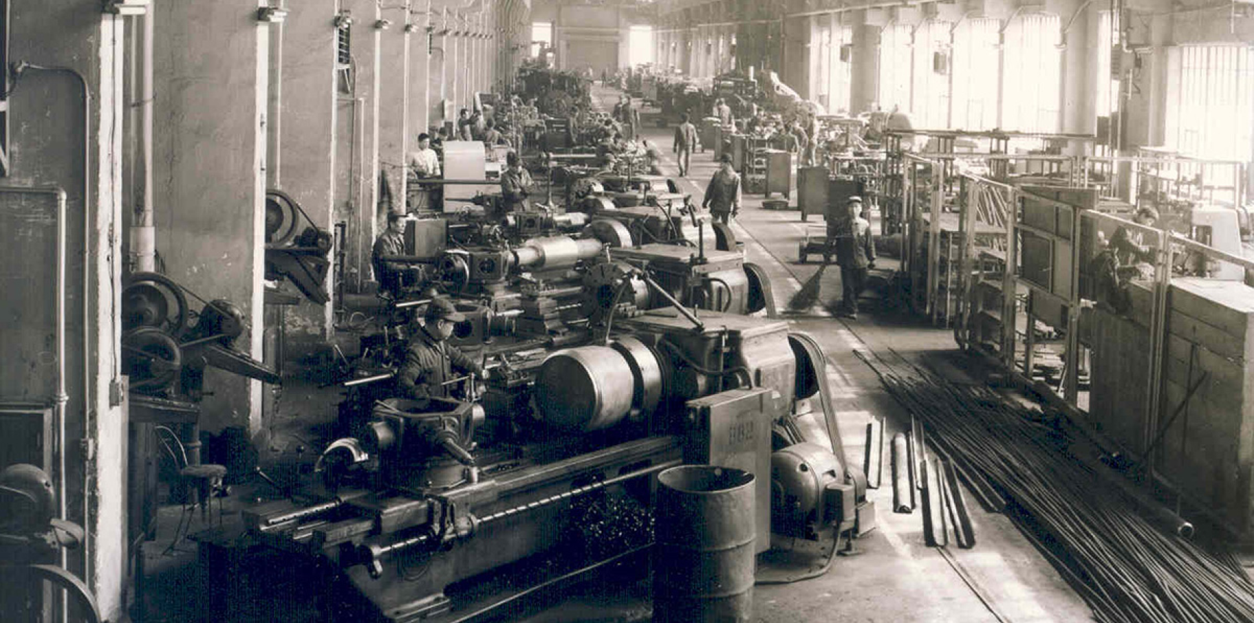 Black-and-white photo of a Korea-based factory in the 1970s