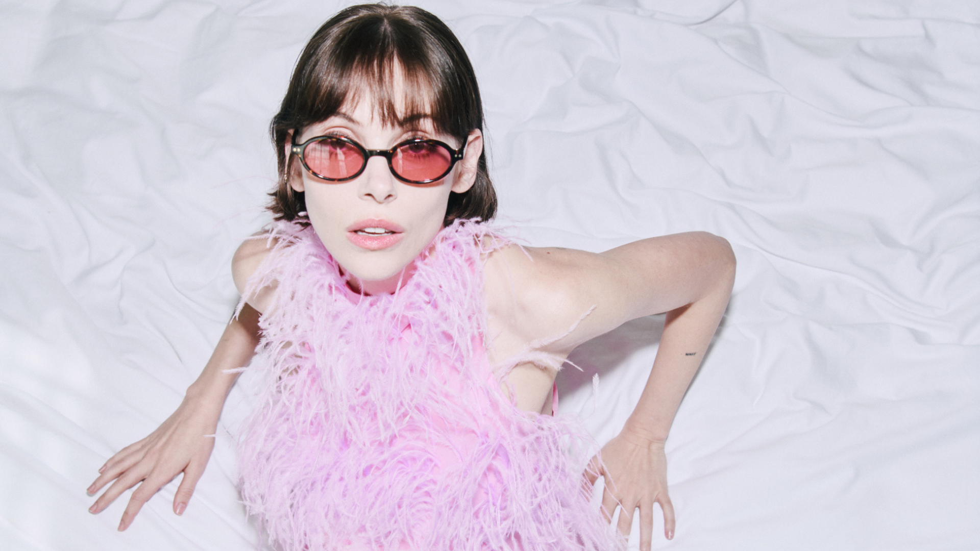 From subtle hues to statement-making shades, BN tinted lenses let you customise your frames.