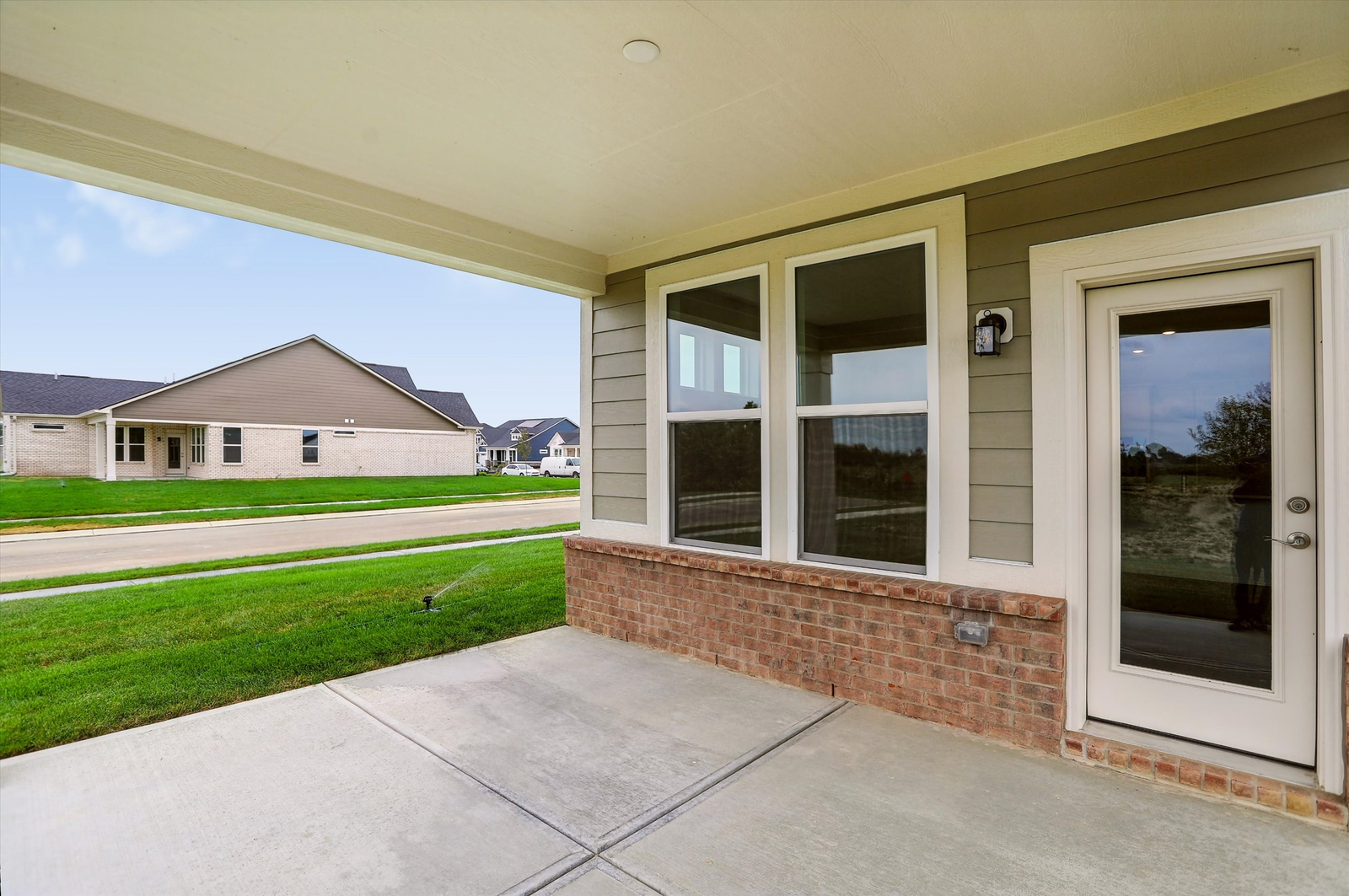 33 - covered patio 2.jpg