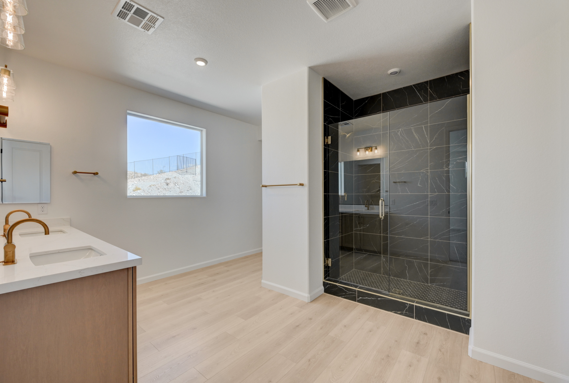 64ab6d5c-f71d-4d4a-bb5e-c50bfa66a54f