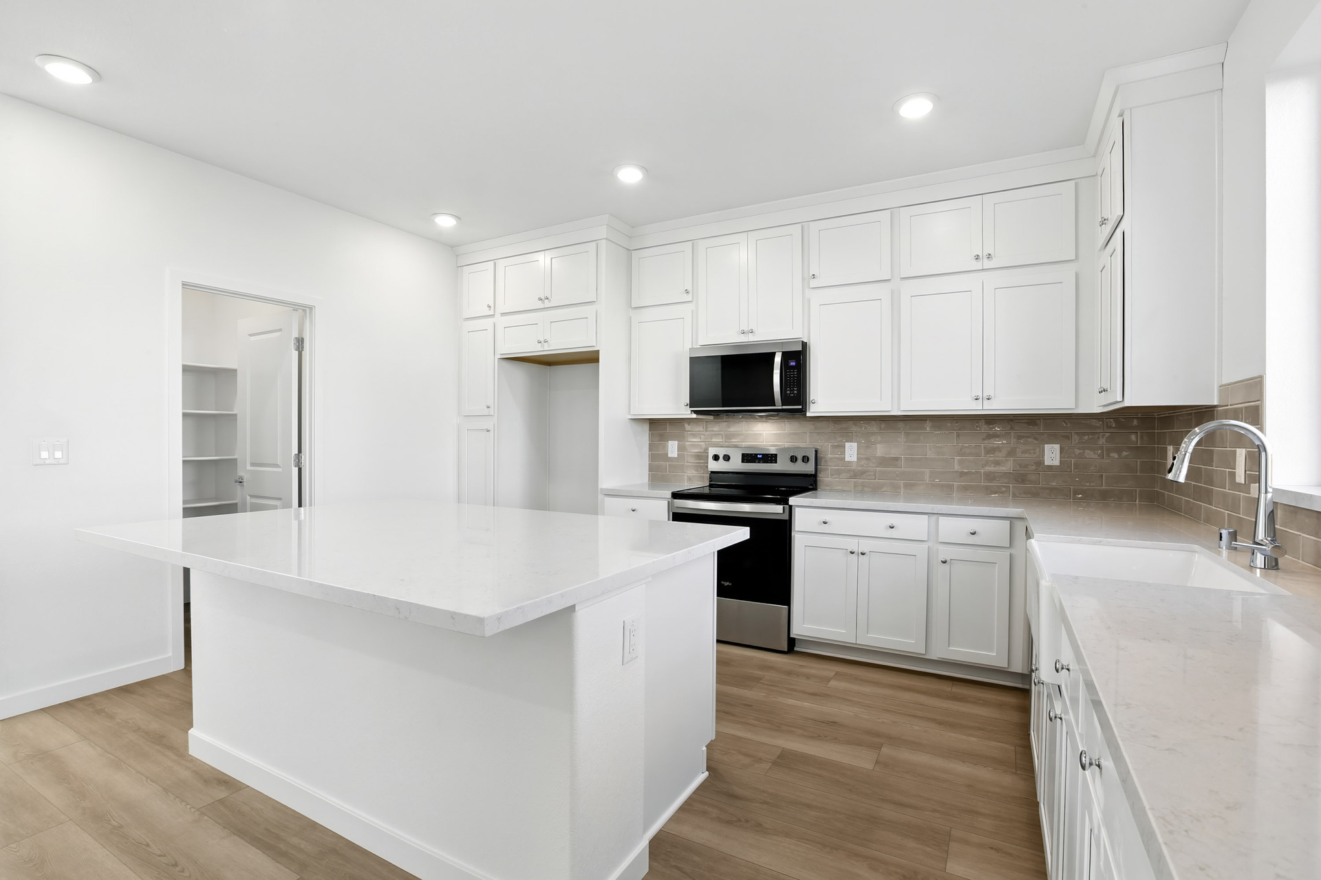 8dc9bd79-cffa-4dd3-9600-f7d1665bf3f2