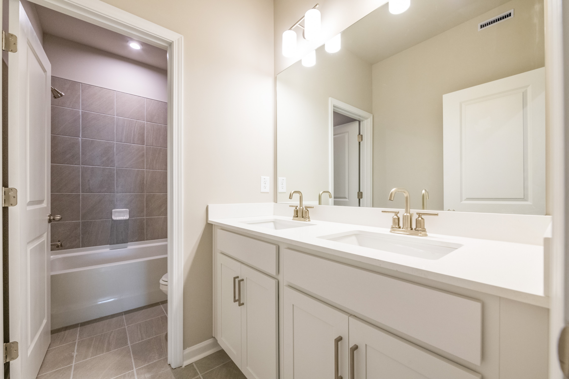 9d3fc498-c1bf-4ce6-a08a-7719d2d420fb