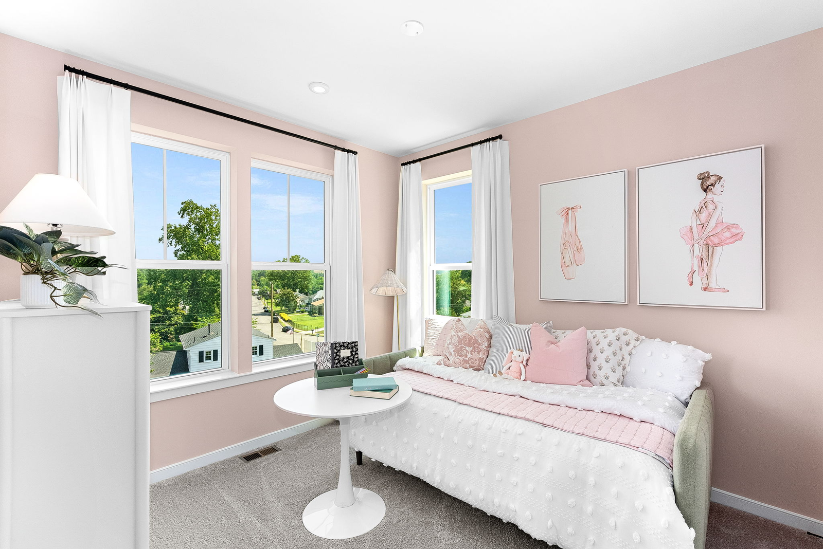 bedroom with twin bed, bedside table, and dresser