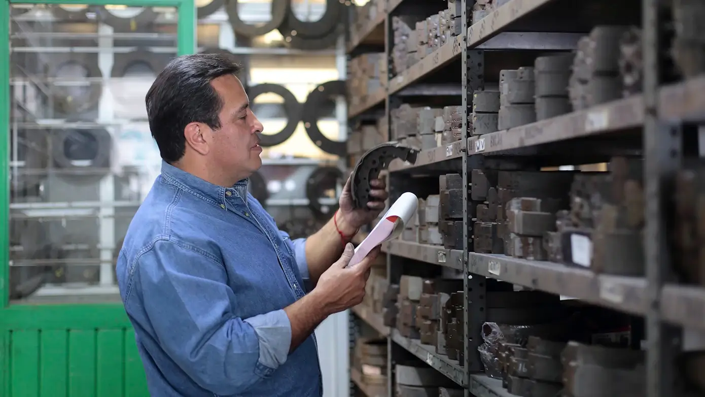 Buyer-Controlled-Fulfillment-Benefits-Card-2171208226-1390x782.webp Image of a man looking at racks of inventory.