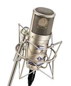 D-01x1_desktop_D-01-with-EA-2_Neumann-Digital-Microphone_G