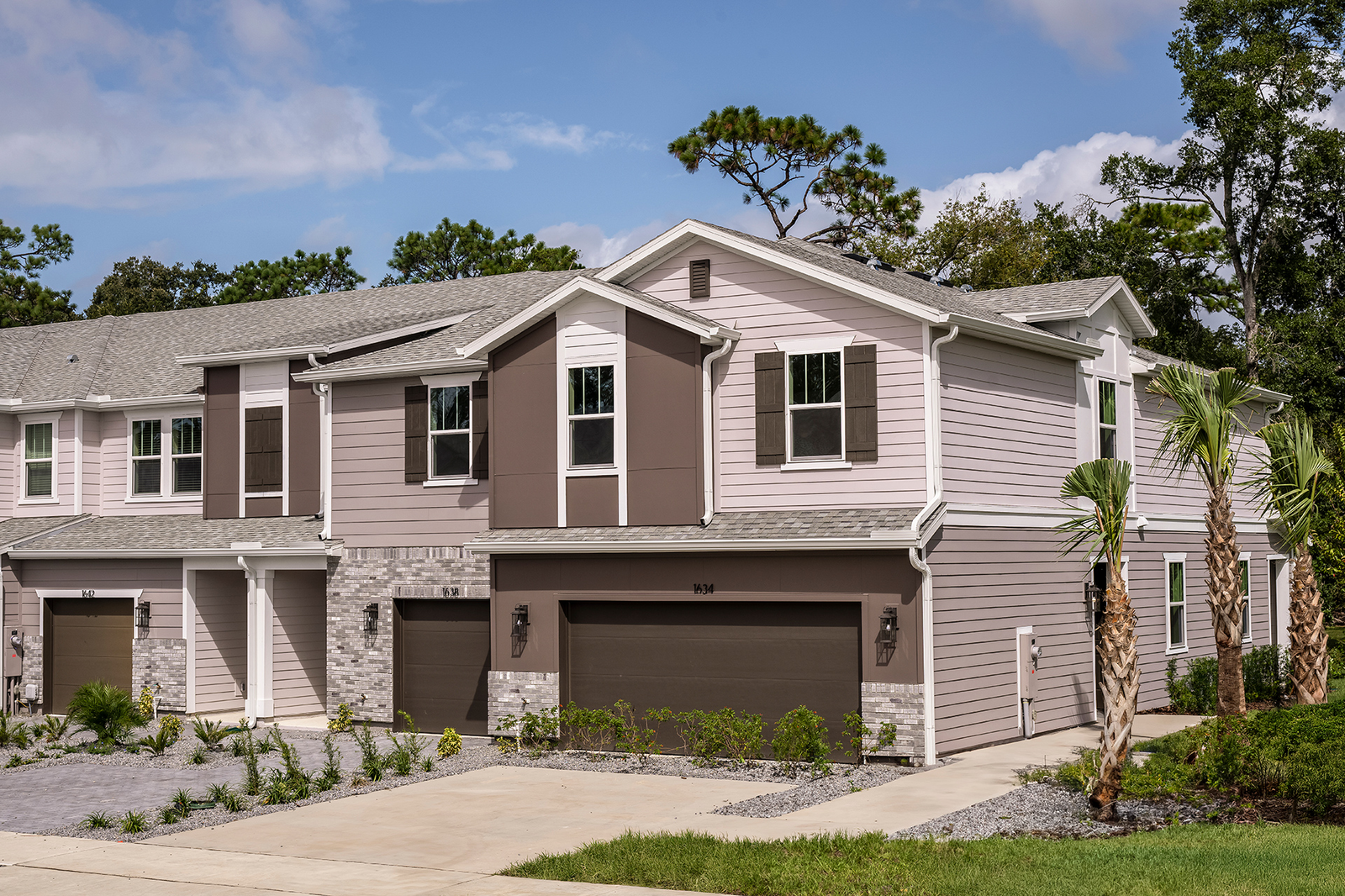 arts & crafts exterior with 2-car garage