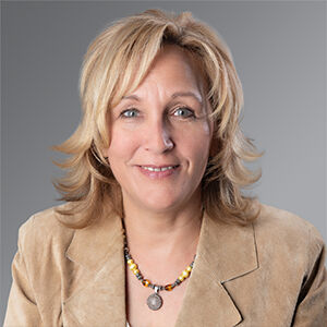 Lynnette Leidwinger headshot