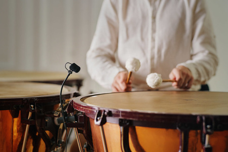 MC_6x1_desktop_MC-6-Timpani-A_Neumann-Miniature-Clip-Mic-System_G