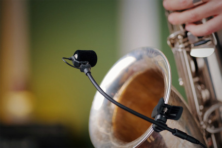 MC_6x1_desktop_MCM-MC-6-Saxophone-Close_Neumann-Miniature-Clip-Mic-System_G