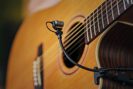 MC_9x1_desktop_MCM-MC-9-WesternGuitar-Close_Neumann-Miniature-Clip-Mic-System_G