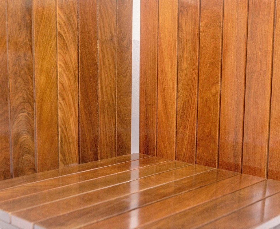 Maximo wood surface in a hospitality environment
