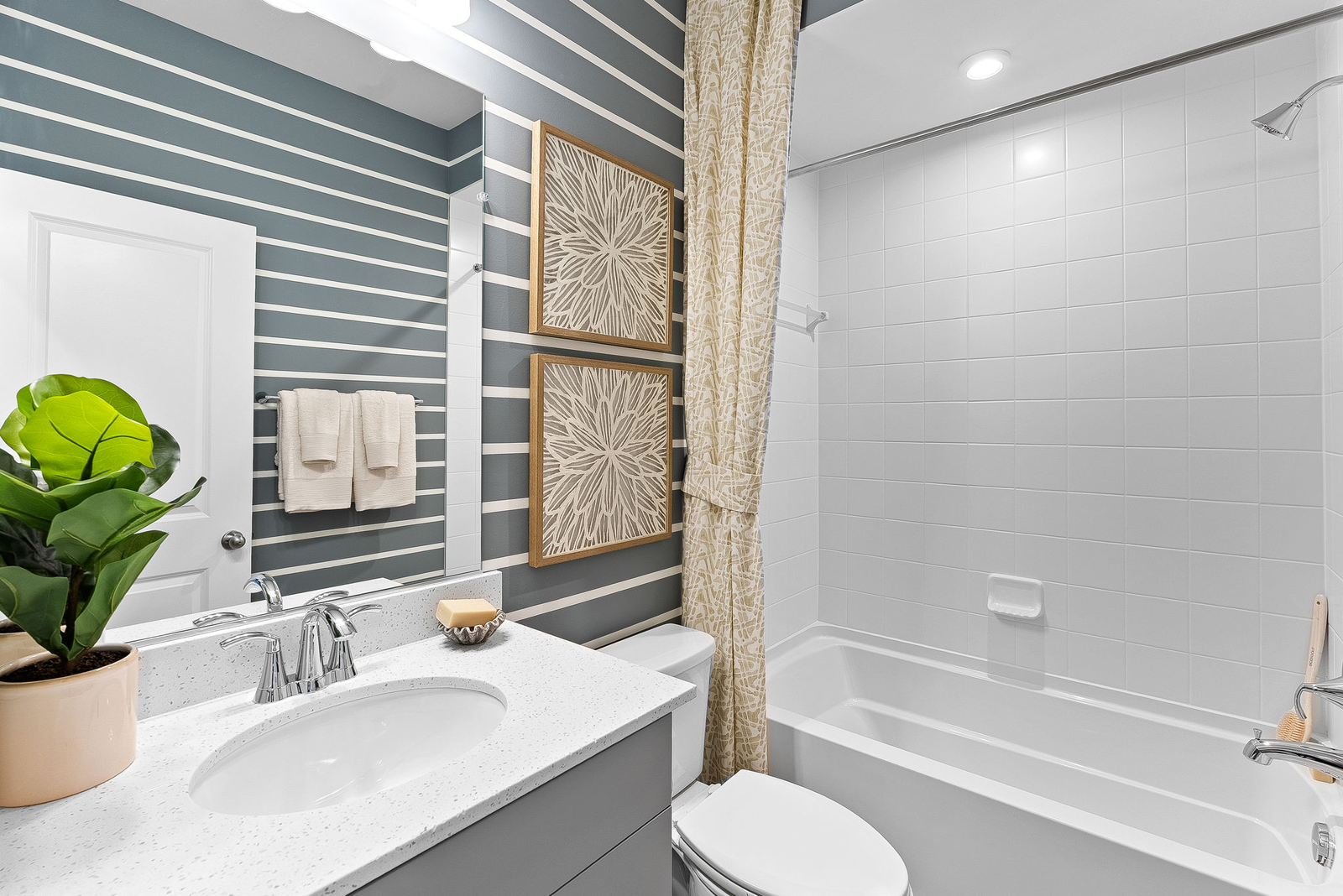 bathroom with sink, toilet, tub