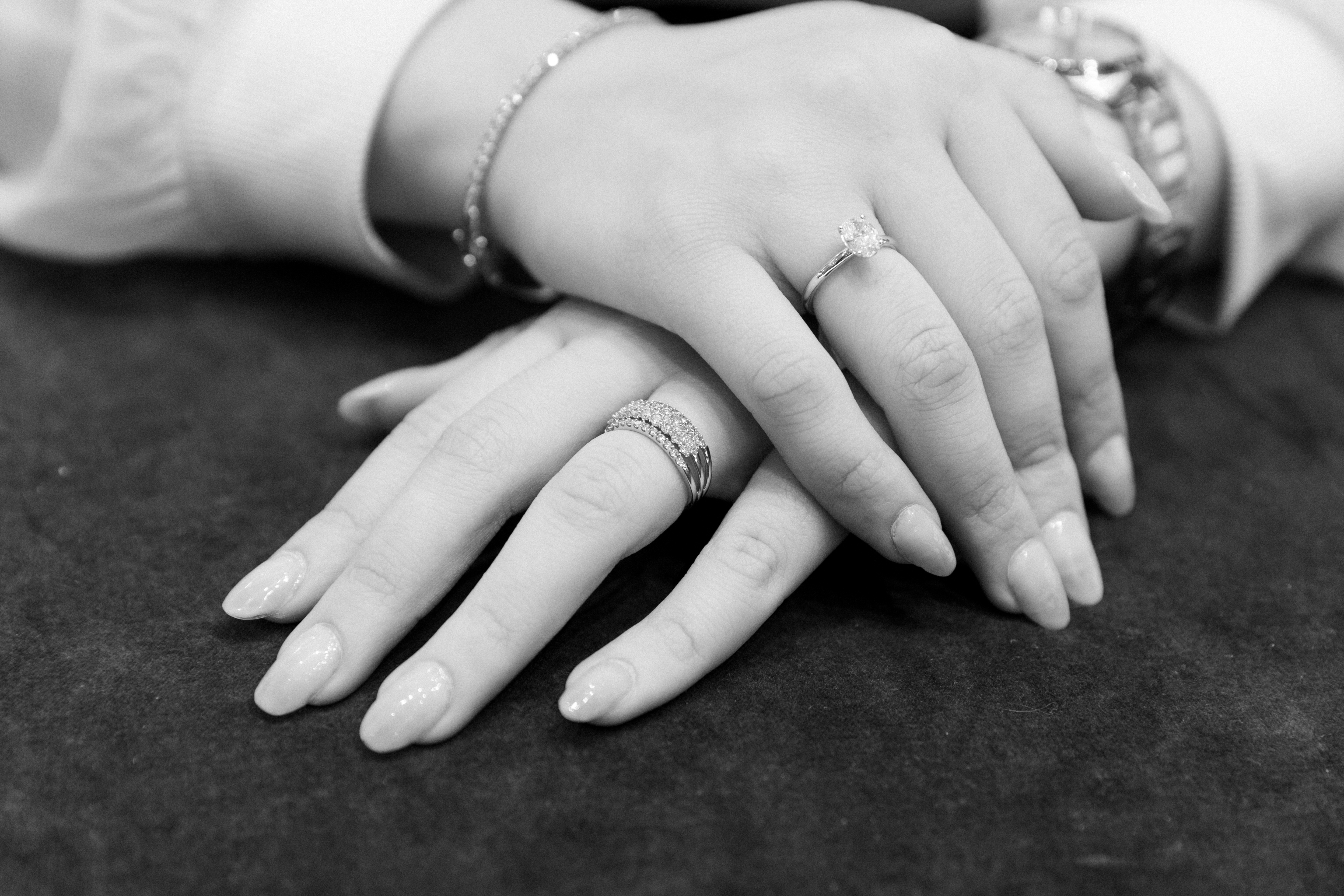 Saleras hand image 
