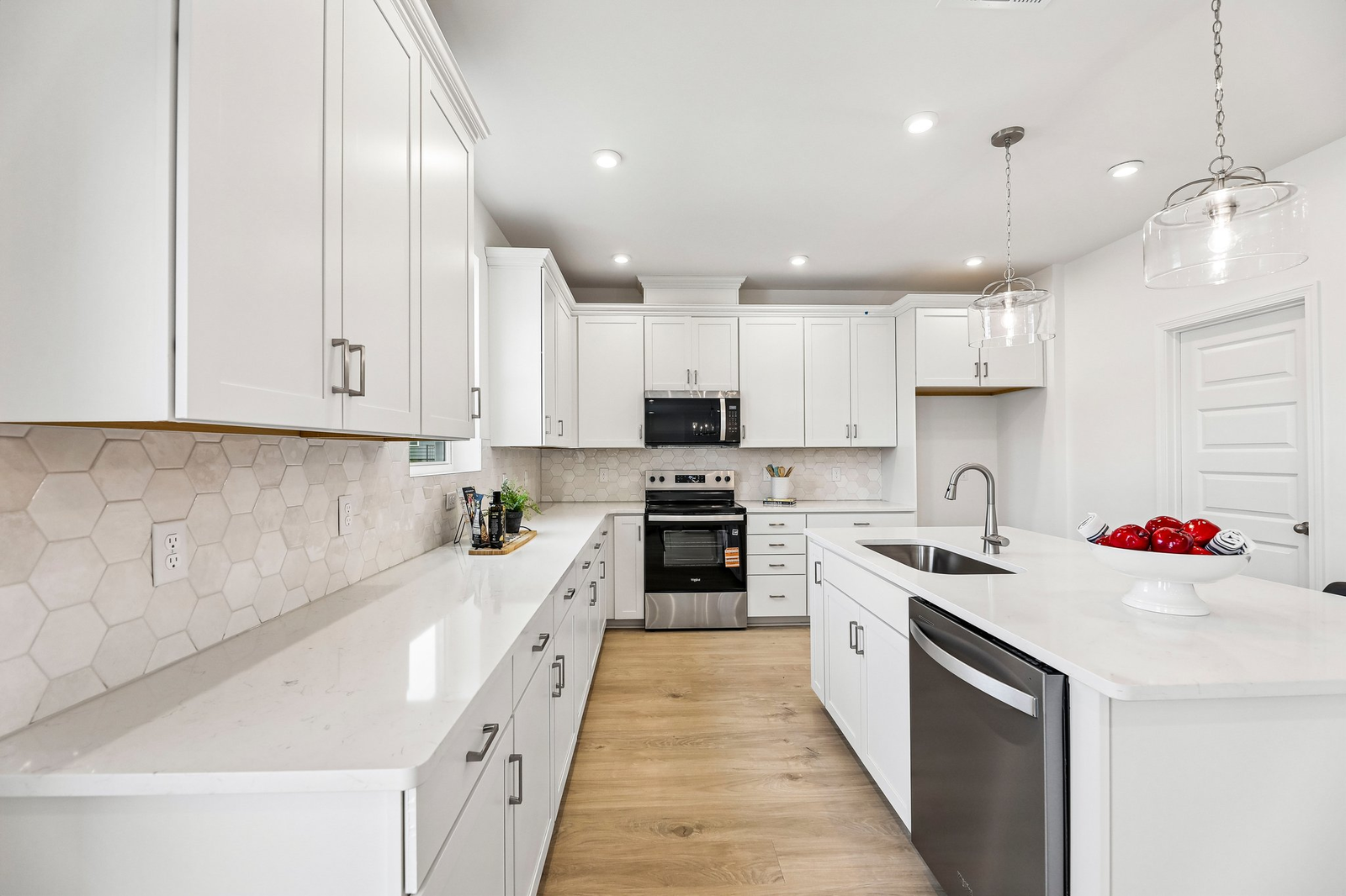 Savannah 94 Kitchen 1