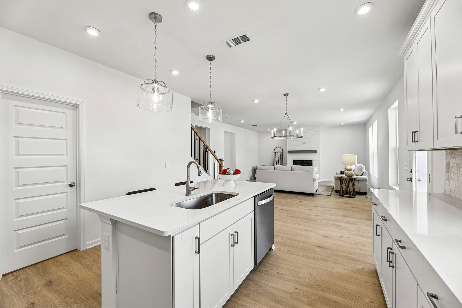 Savannah 94 Kitchen 4