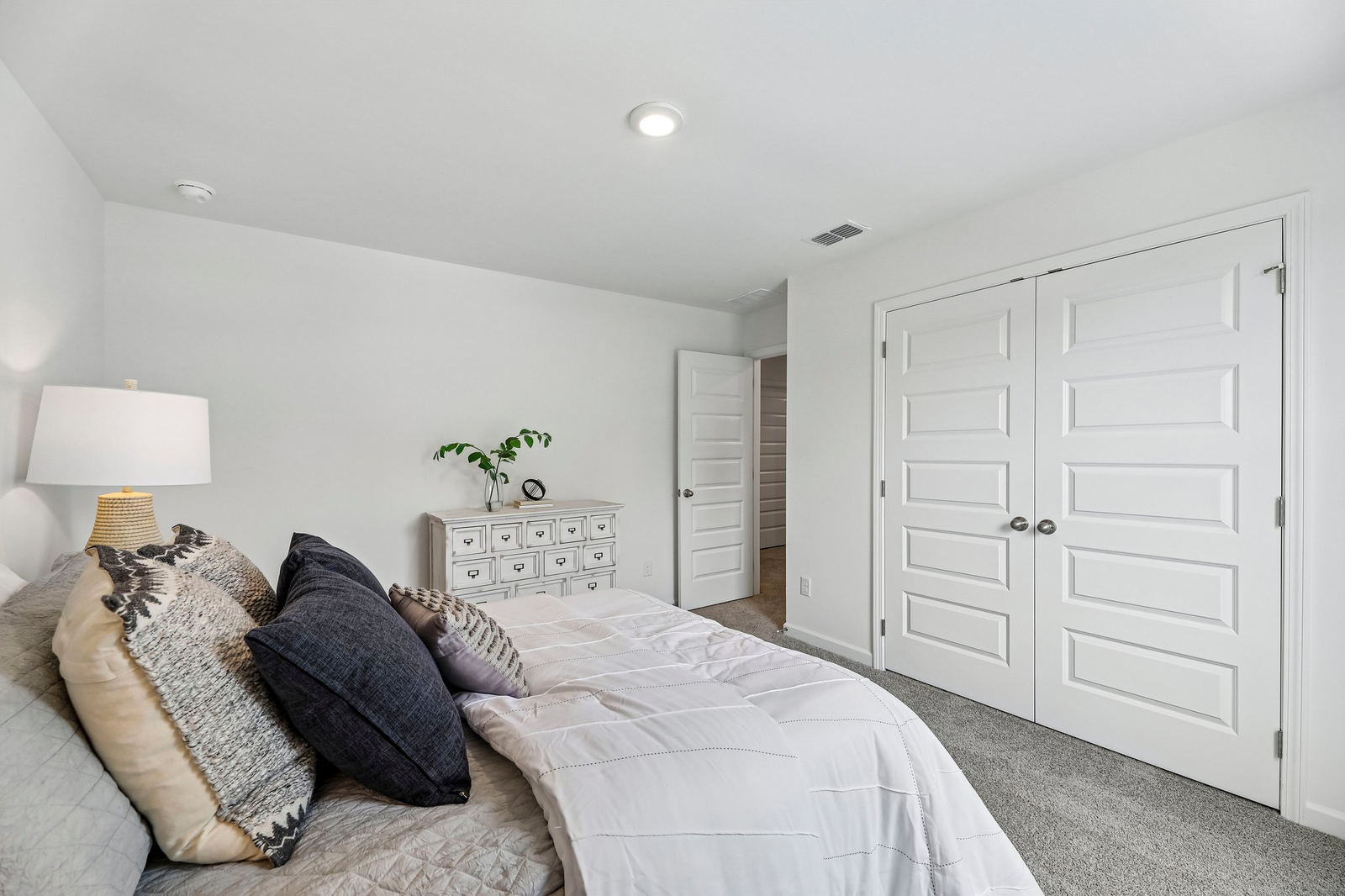 Savannah 94 Secondary Bedroom VS