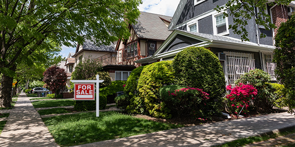 When is the Best Time to Sell a Home? Two New Studies Point to Spring Image