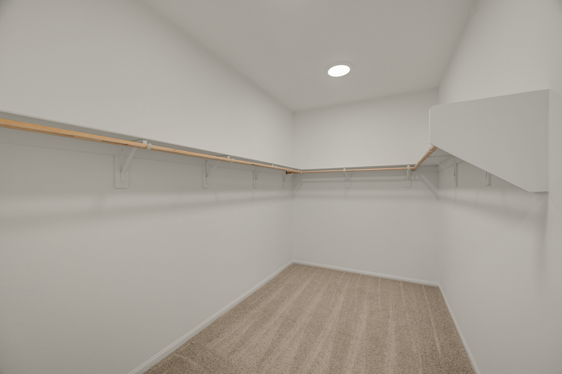 Walk In Closet.jpg