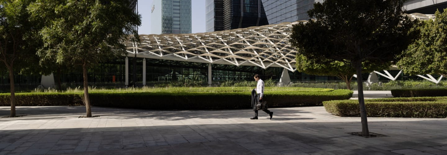 كيفية اختيار برنامج الإقامة الذهبية المناسب في الإمارات | الدار