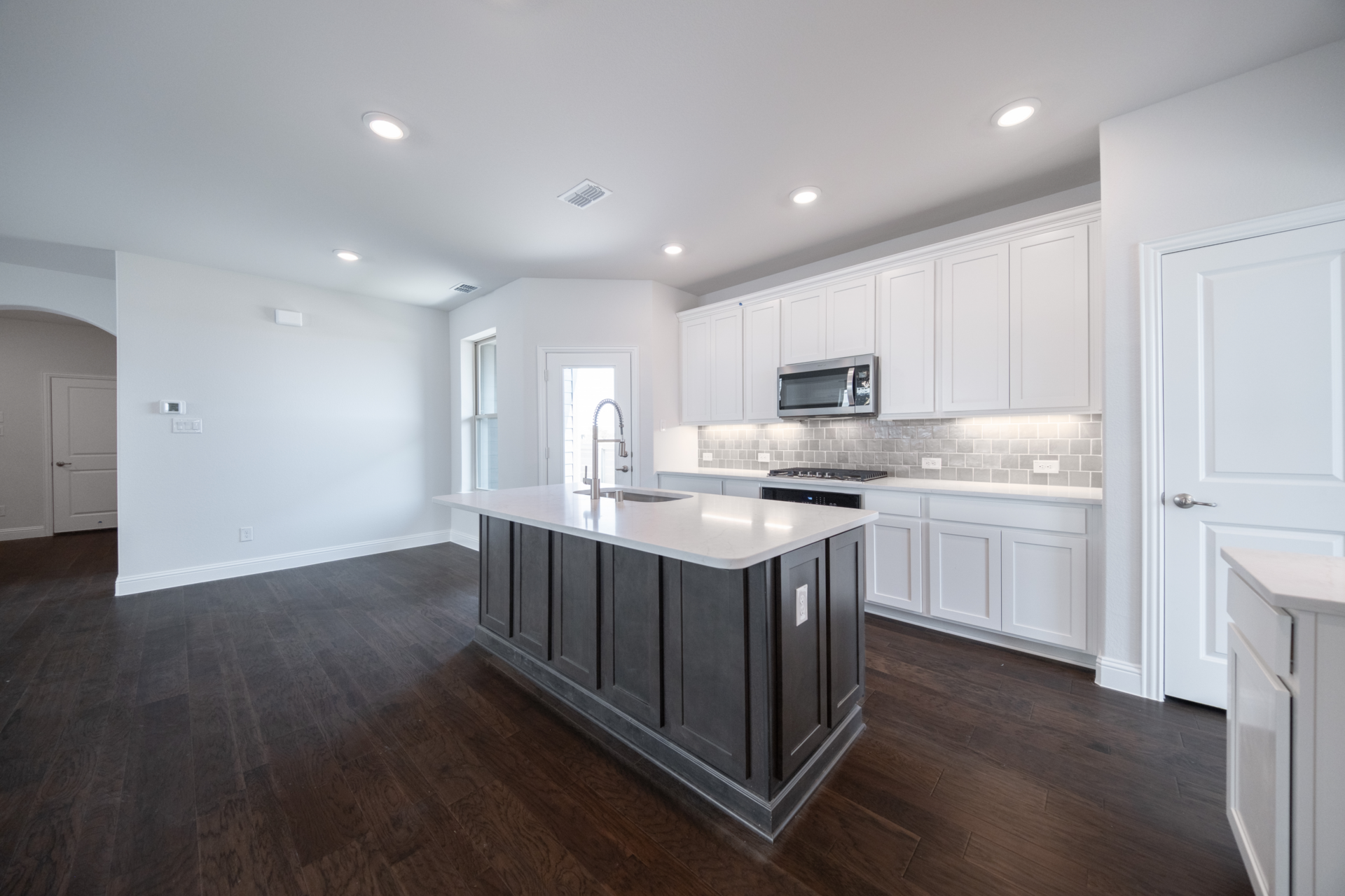 dcd80dff-7f5d-4f12-88c4-2b3b9ab698d3