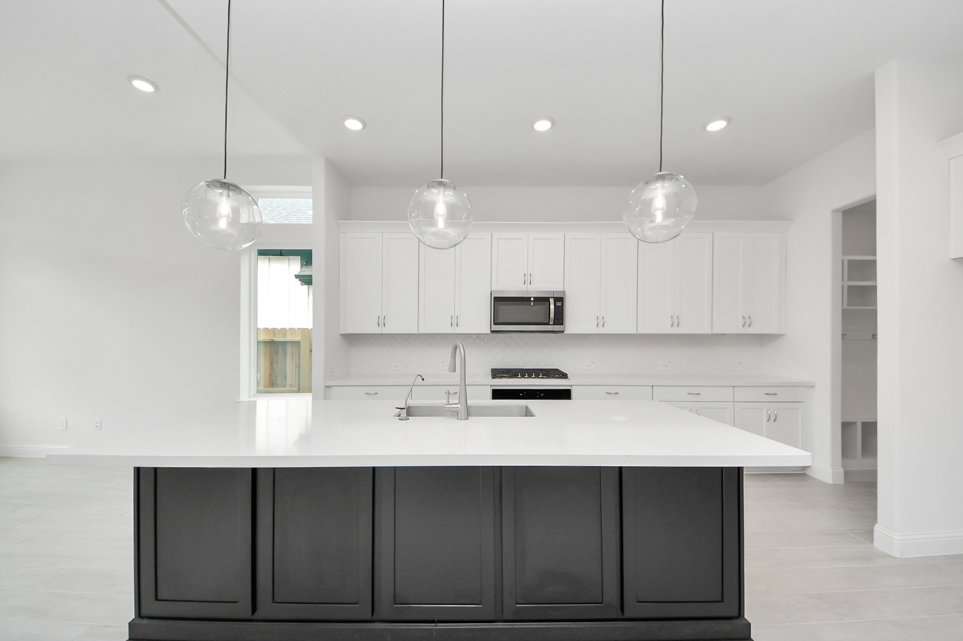 e7f9ee85-9725-40da-8cb3-50accac10bc3