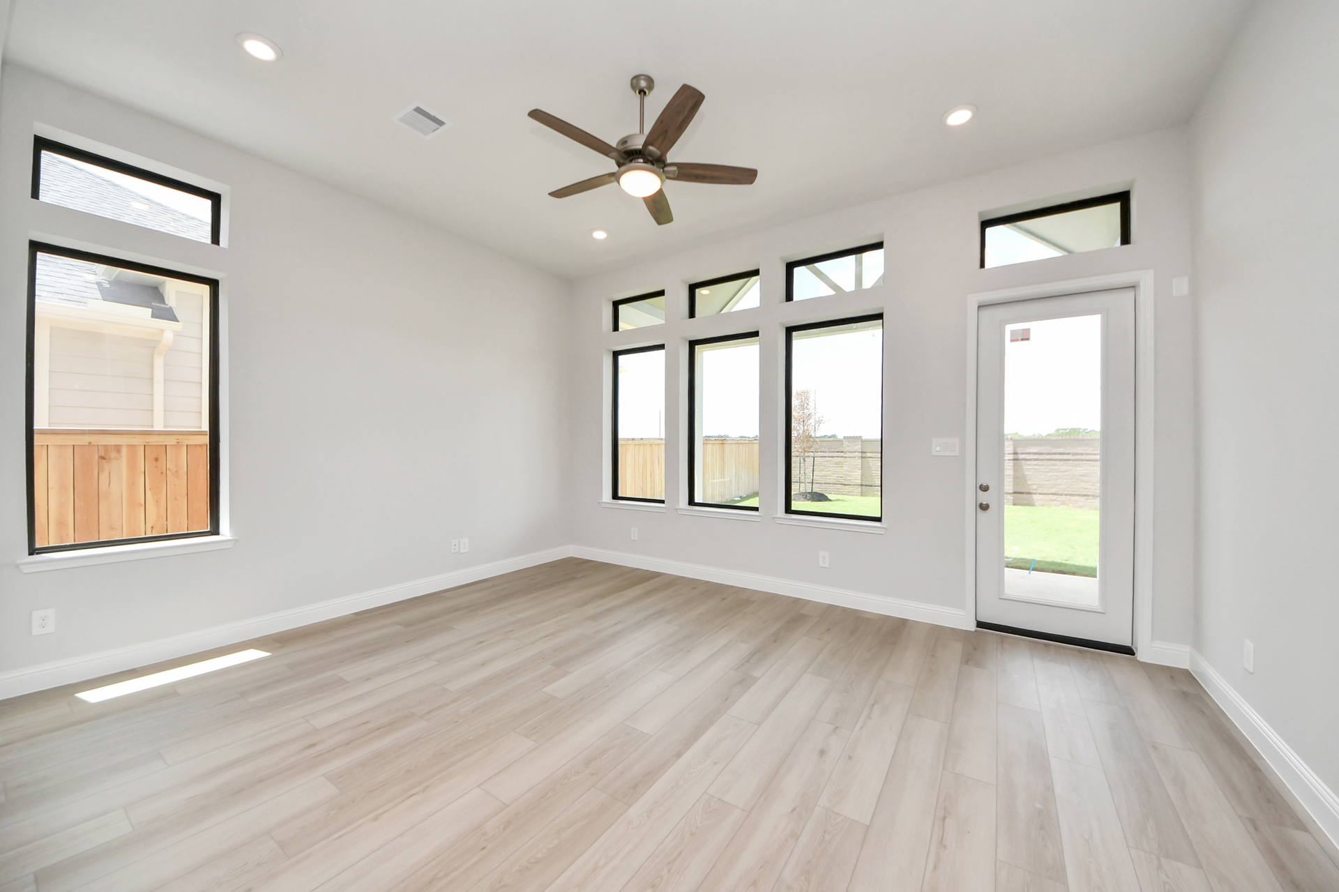 f9eddb92-aeb9-4afe-9bfe-0673fd2d53ca