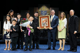 Supreme Knight Kelly poses with the family of the year