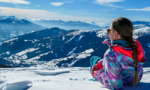 Naša zavarovanka je uživala v razgledu s smučišča v Avstriji, dokler jih zlom zapestja ni pokvaril smučarskega dopusta.