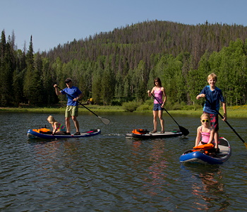 Supanje na blejskem jezeru, pod blejskim gradom.