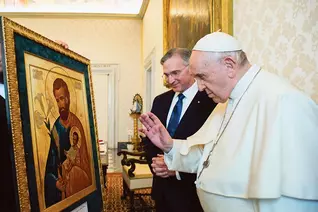 During a private audience with Supreme Knight Patrick Kelly, Pope Francis blesses an icon of St. Joseph commissioned