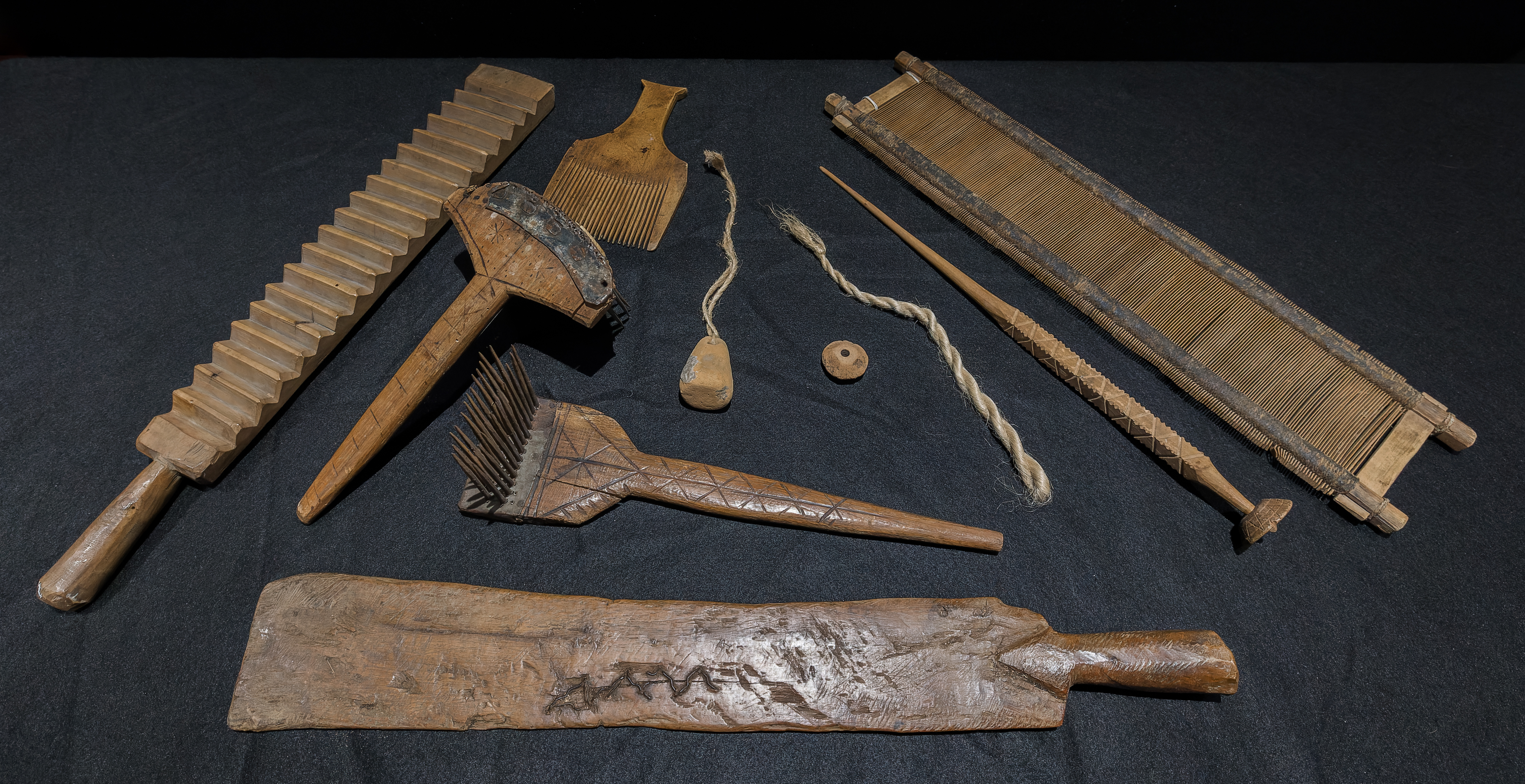 Collection of wooden tools for producing linen. 