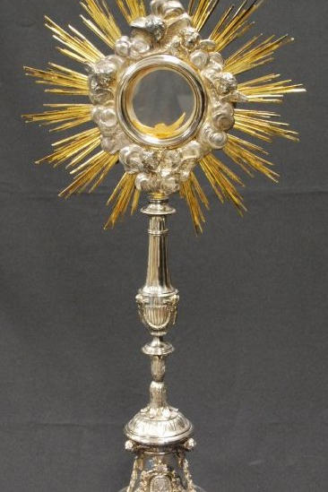 Monstrance by Roman artisans from Lazio district. The monstrance is a receptacle used to hold a consecrated host being displayed for adoration.